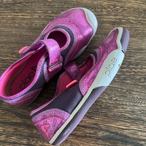 PLAE Girls Metallic Fuchsia Mary Jane Water Shoes